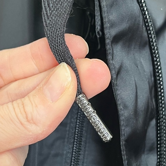 Lululemon Wanderful Hooded Capelet Raincoat Poncho Jacket Black Satin S/M - Picture 7 of 9